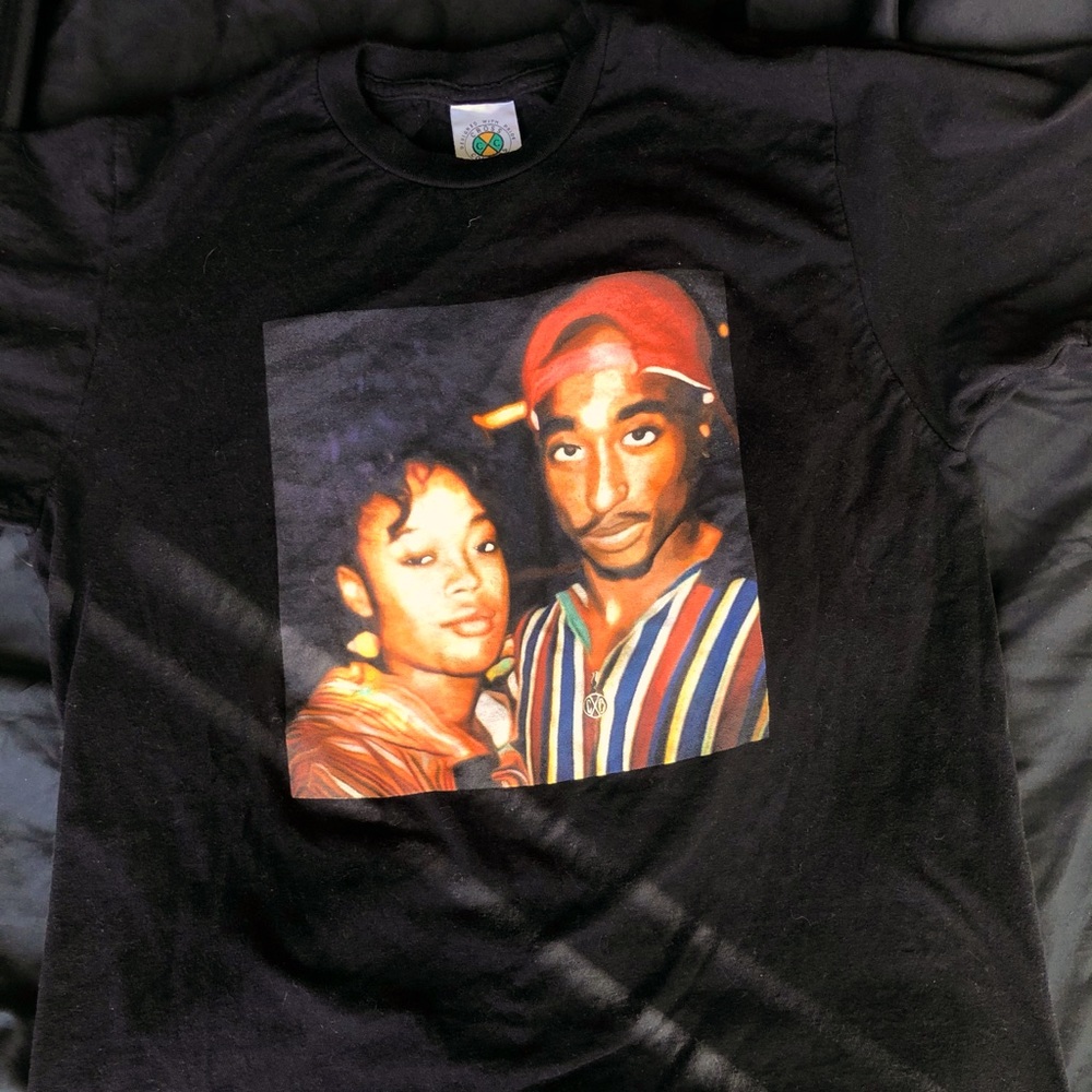 Graphic tee~ Tupac. Brand: CROSS COLOURS.